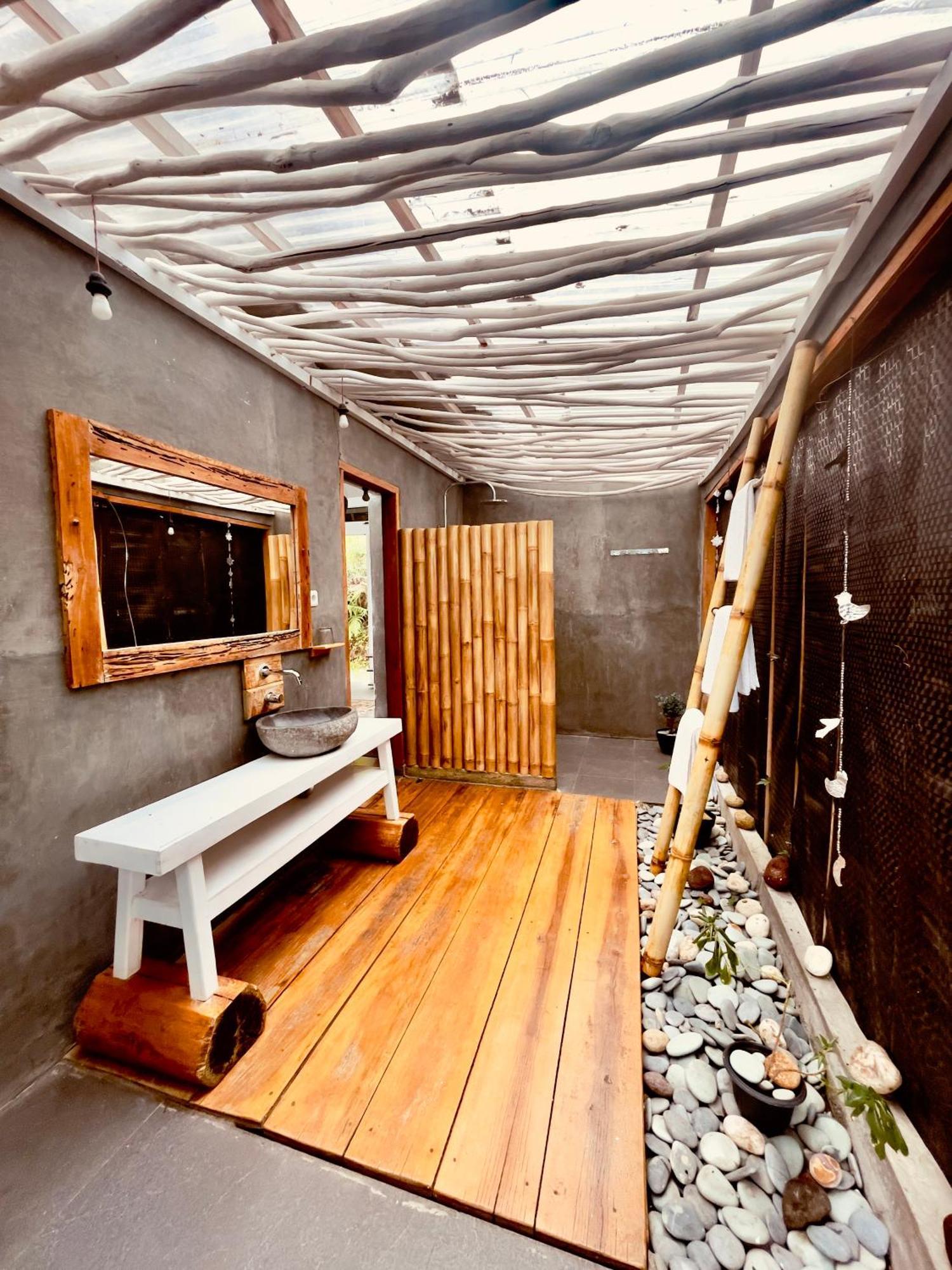 Manulalu Jungle Hotel Bajawa Kültér fotó