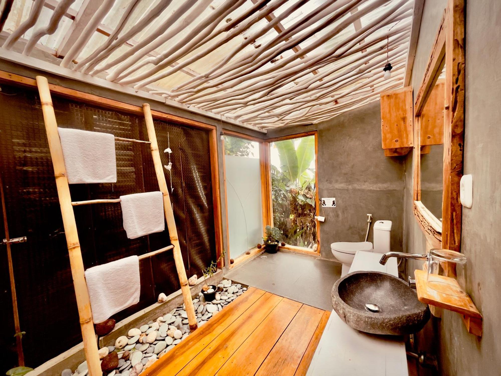 Manulalu Jungle Hotel Bajawa Kültér fotó